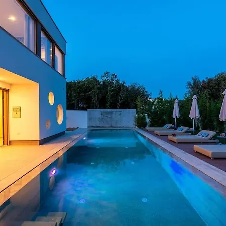 Near Wih 12 Meters Long Pool