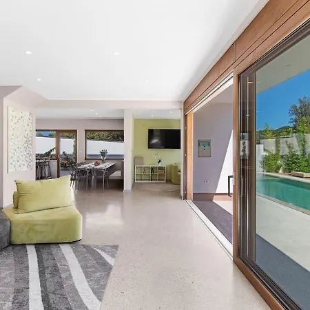 Near Wih 12 Meters Long Pool Villa *